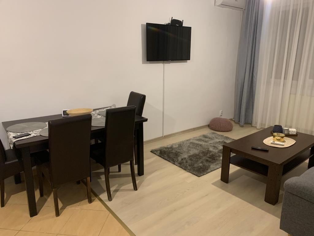 Confort Apartment Mediaş Eksteriør billede