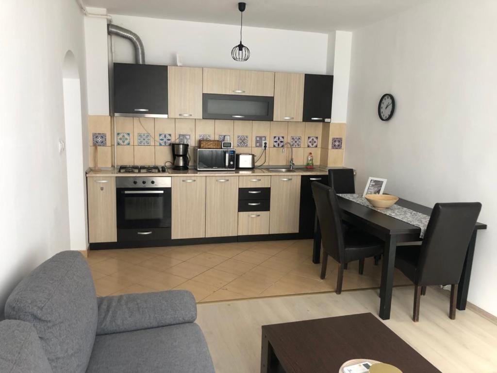 Confort Apartment Mediaş Eksteriør billede